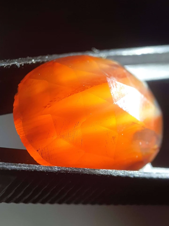 bicolor-orange-and-red-carnelian-rose-cut-oval-12-70-ct-natural-gems-belgium-precious-stones-72665515524420 Natural Chalcedony · 12.7 ct · Oval · Rose Cut Carnelian